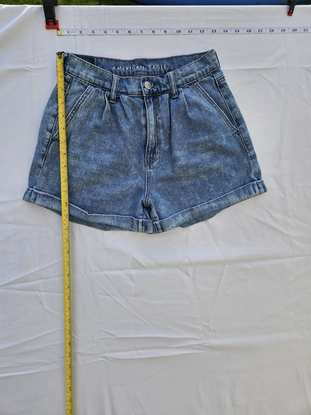 American Eagle Outfitters Light Blue High-Rise Denim Rolled-Hem Shorts Size 2